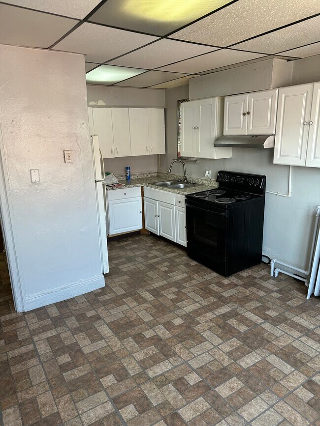 KITCHEN - 5545 Baltimore Ave