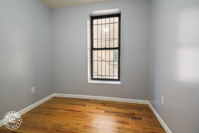 Foto del edificio - 1496 Bushwick Ave