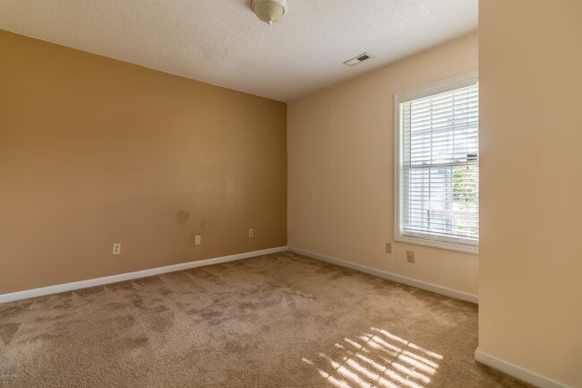 Building Photo - 772 Pinewood Dr