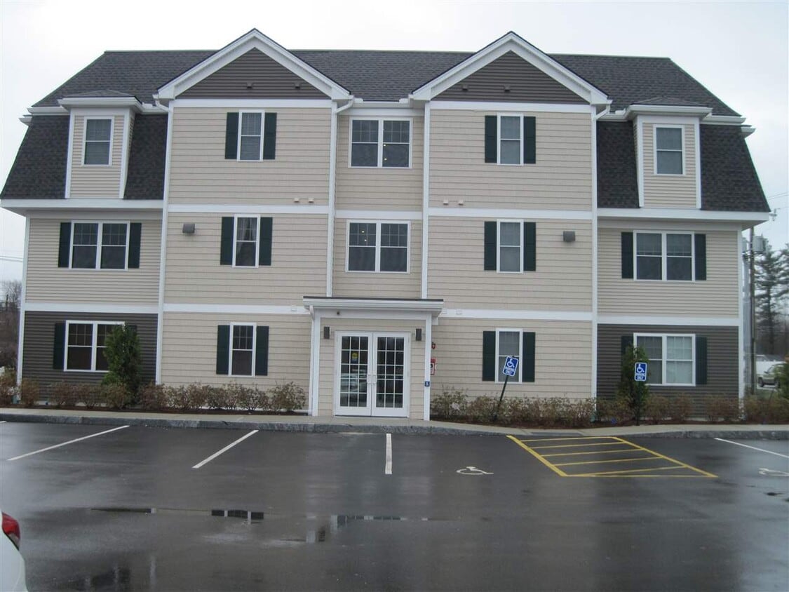 70 Fordway Extension, Derry, NH 03038 Room for Rent in Derry, NH