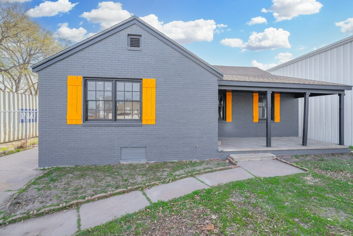 Primary Photo - 212 New York St