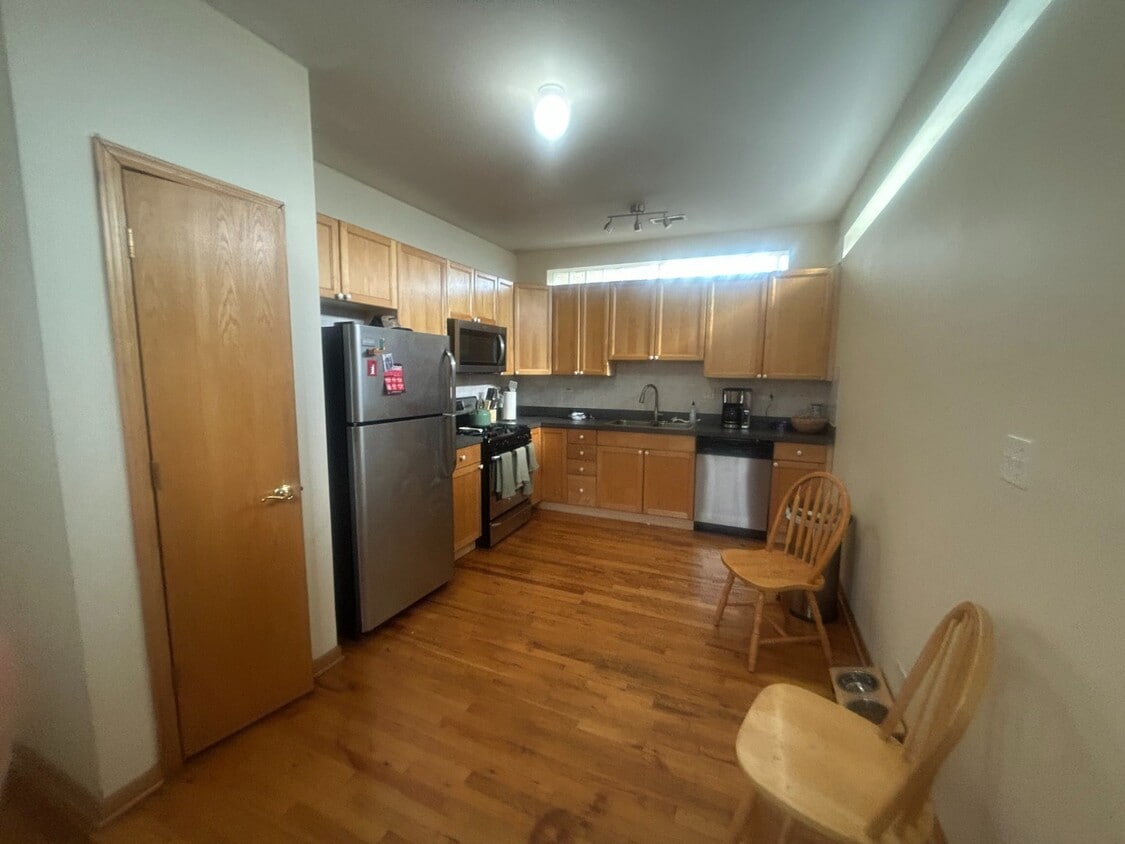 Top Floor Duplex Up, 3bd/2bth with Two Large Private Decks, Avail 7/1! - Top Floor Duplex Up, 3bd/2bth with Two Private Decks, Avail 7/1