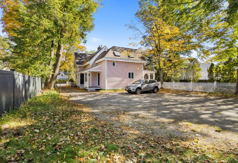 Foto principal - 34 Thoreau St