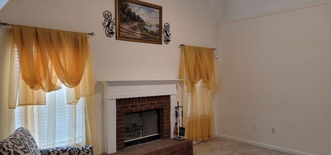 Building Photo - 731 Thompson Ridge Dr