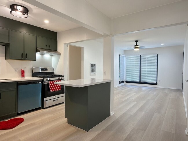 Building Photo - 4446 Linden Ave
