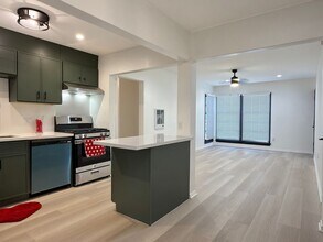 Building Photo - 4446 Linden Ave
