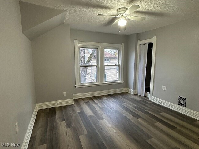 Building Photo - 220 Lake Ave