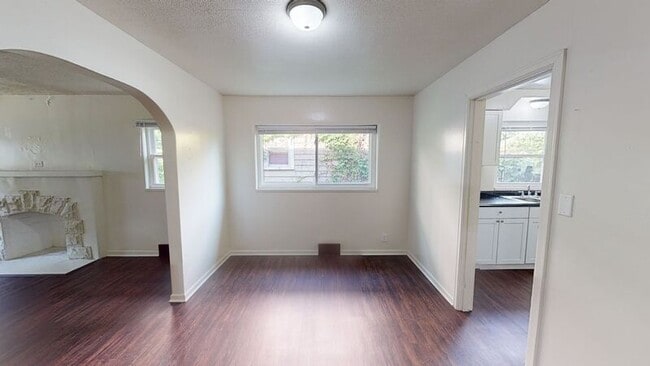 Building Photo - 105 E Hudson Ave