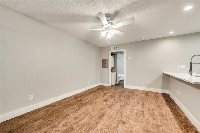Building Photo - 511 N Prairie Ave