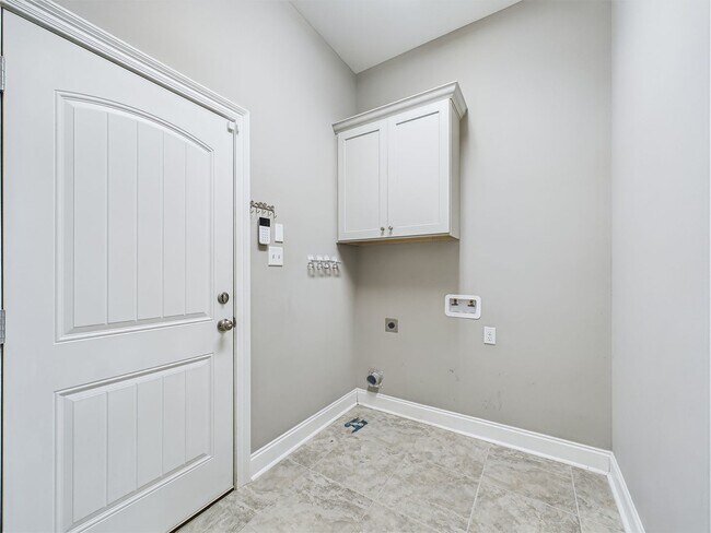 Foto del edificio - COMING SOON! Welcome to your charming rental home, where comfort and style come together seamlessly!