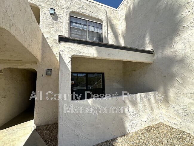 Building Photo - 5300 E Waverly Dr