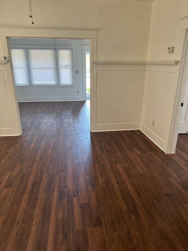 Foto del edificio - 1021 West 21st Street