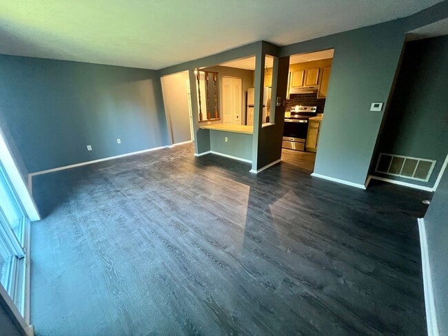 Building Photo - Newly Updated! - 2 Bedrooms 1 Bathroom - H...