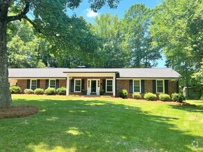 Building Photo - 928 Brentwood Dr
