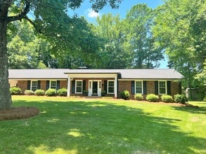 Building Photo - 928 Brentwood Dr