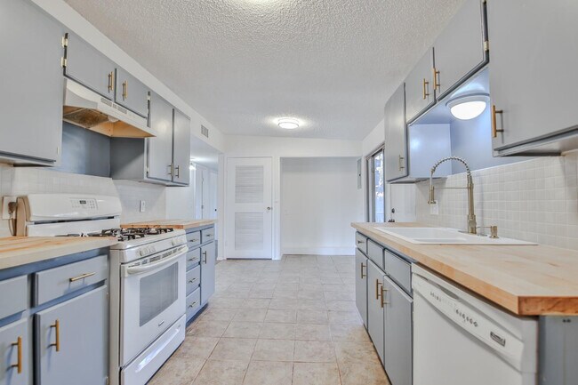 Foto del edificio - 2727 66th St