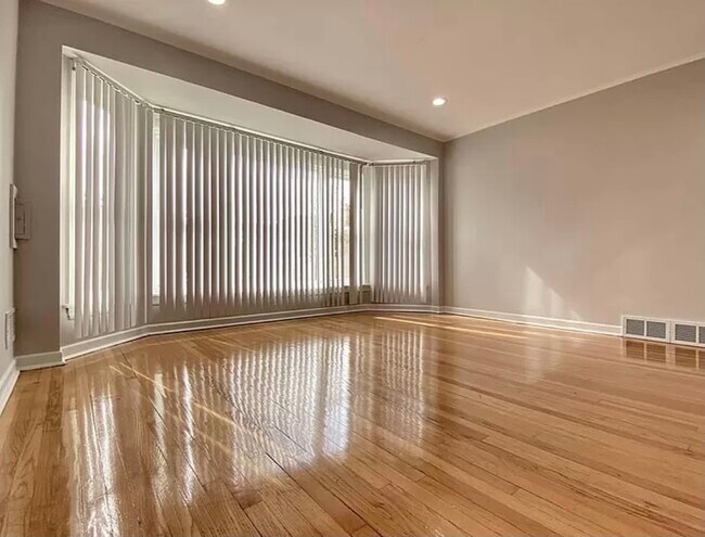 Foto del edificio - 5258 W Henderson St