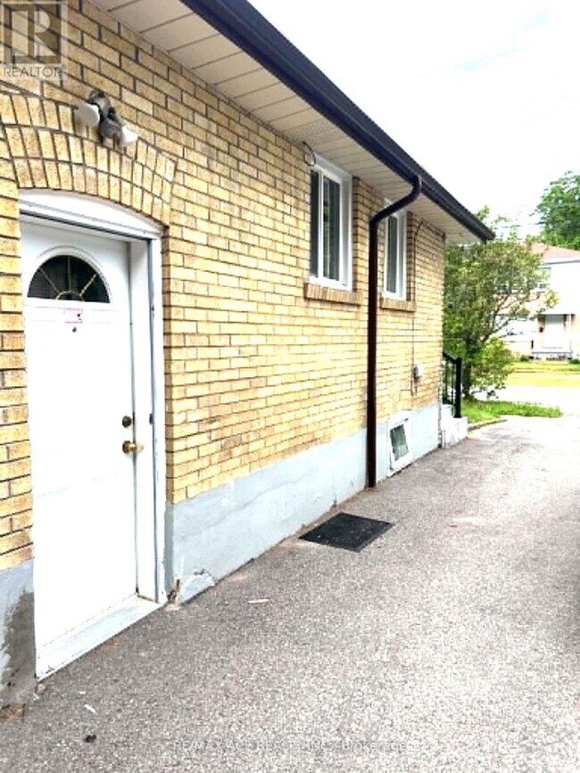 Building Photo - 38 Celeste Dr