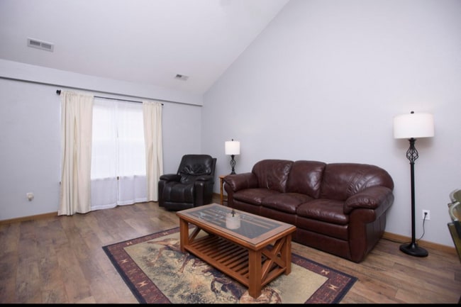 Living room 2 - 2964 Northland Dr