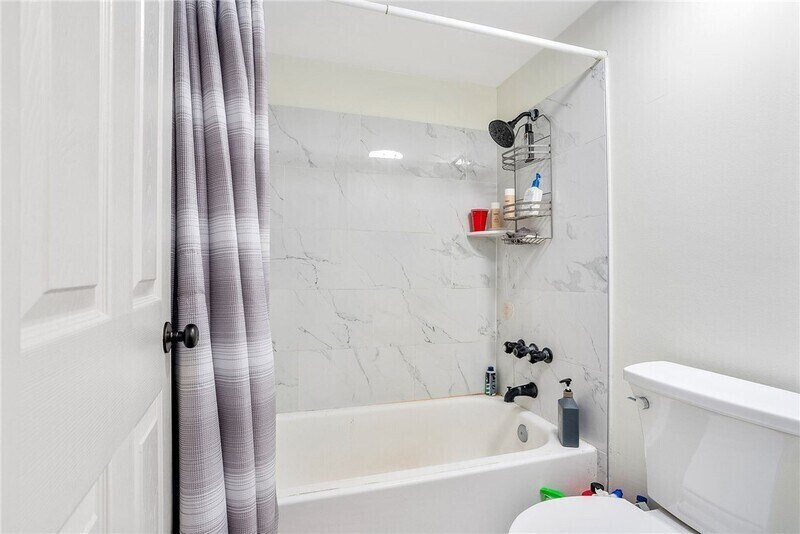 Foto principal - 427 Harper Ave