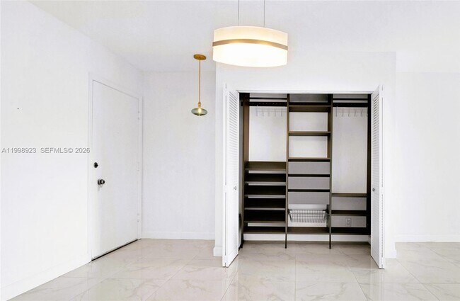 Foto del edificio - 2230 NE 56th Pl