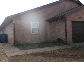 Building Photo - 508 Peppertree Ln
