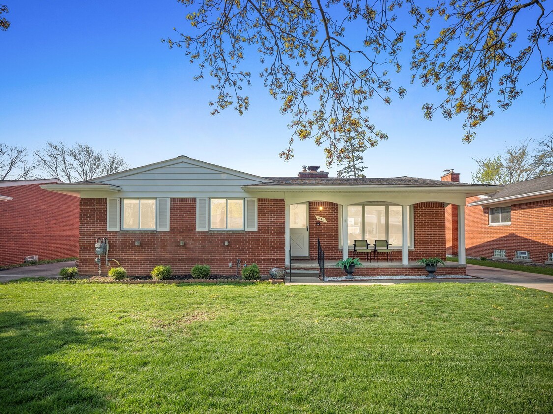 Primary Photo - 4141 Colonial Dr