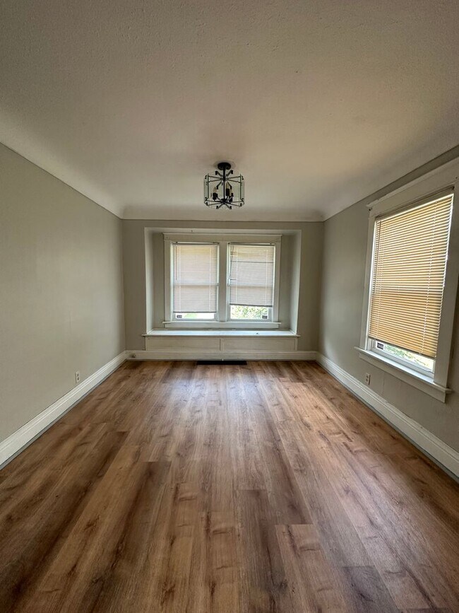 Building Photo - CLE Single Family Home For Rent