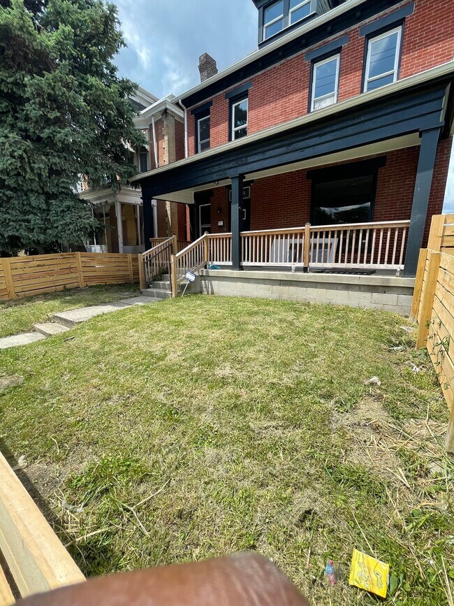 Patio delantero - 501 Saint Clair Ave