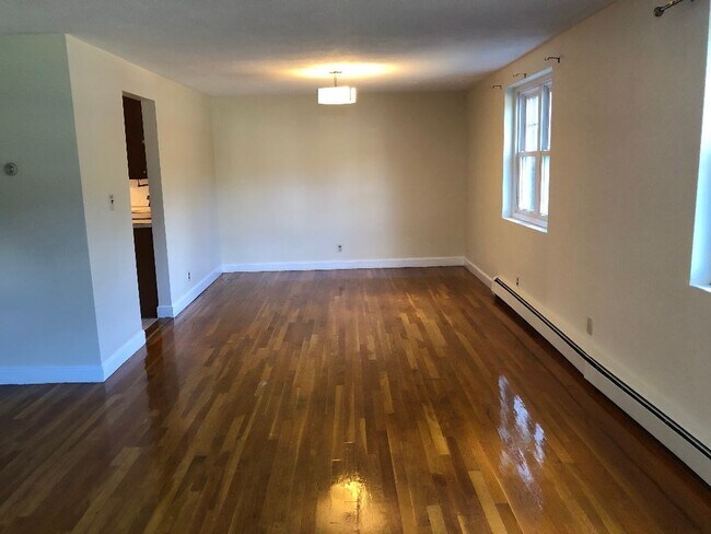 Foto del edificio - 132 Emerson Gardens Rd
