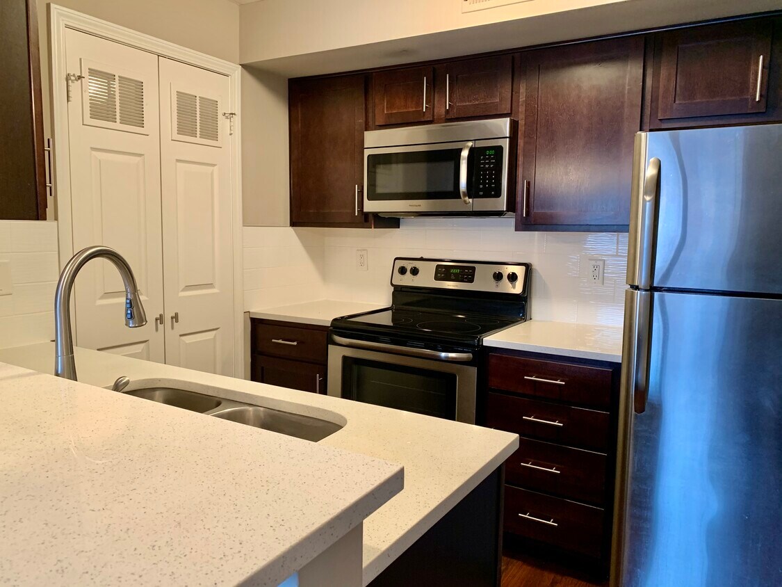 Foto principal - 425 W 9th St