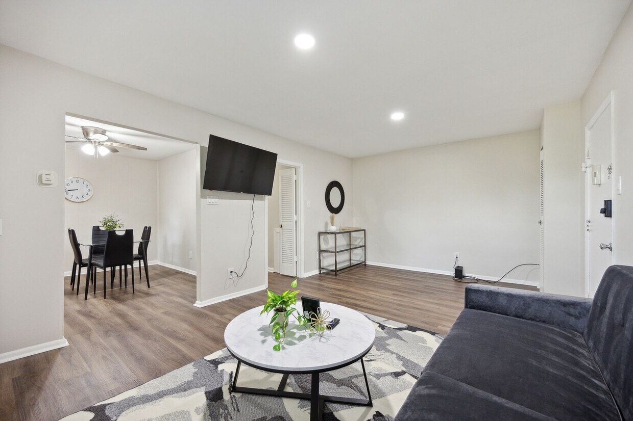 Foto principal - 1202 Wharton Dr