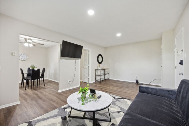 Building Photo - 1301 Wharton Dr