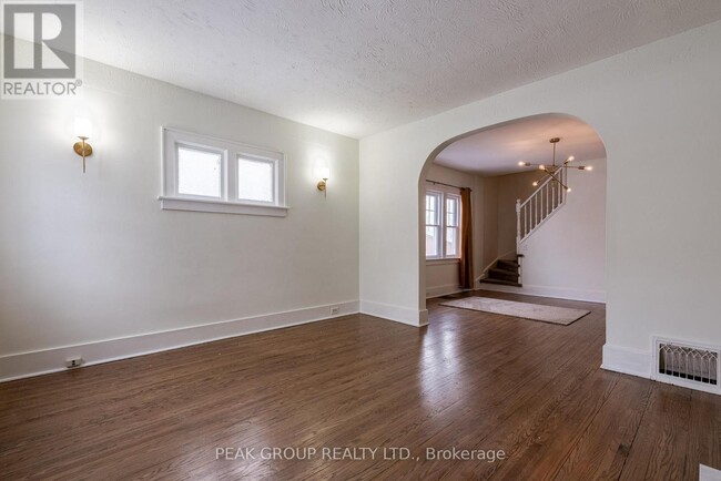 Building Photo - 65 Elgin St E