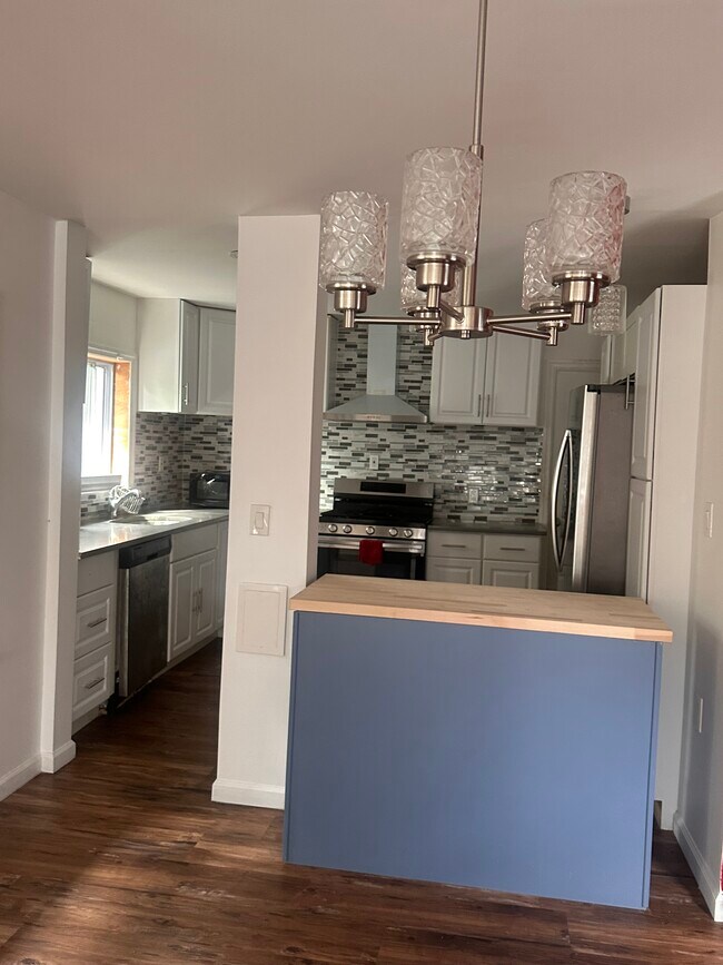 Kitchen - 21 Elm St