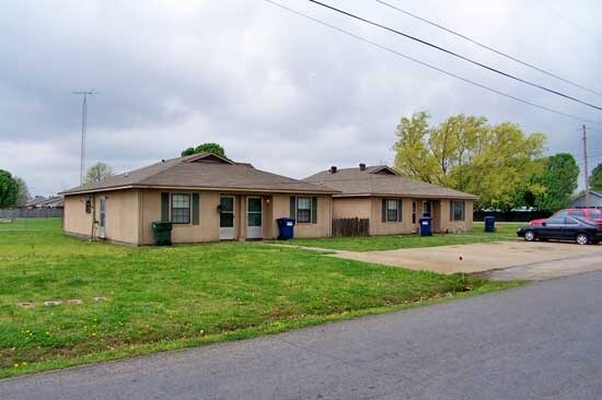 Primary Photo - 555-559 Clement Ln