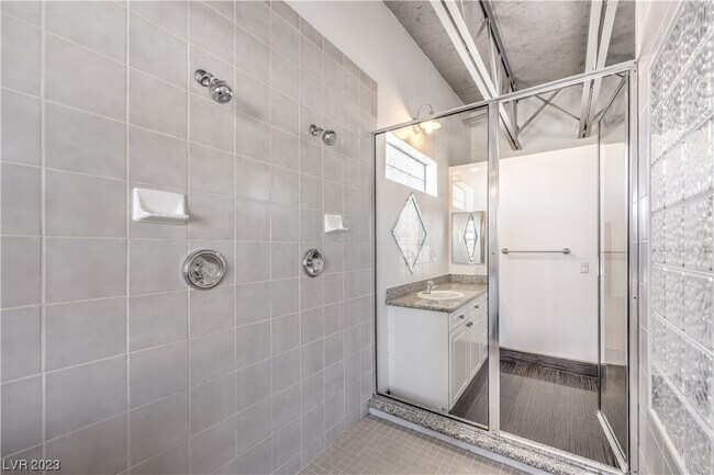 Foto del edificio - 5626 Deer Creek Falls Ct