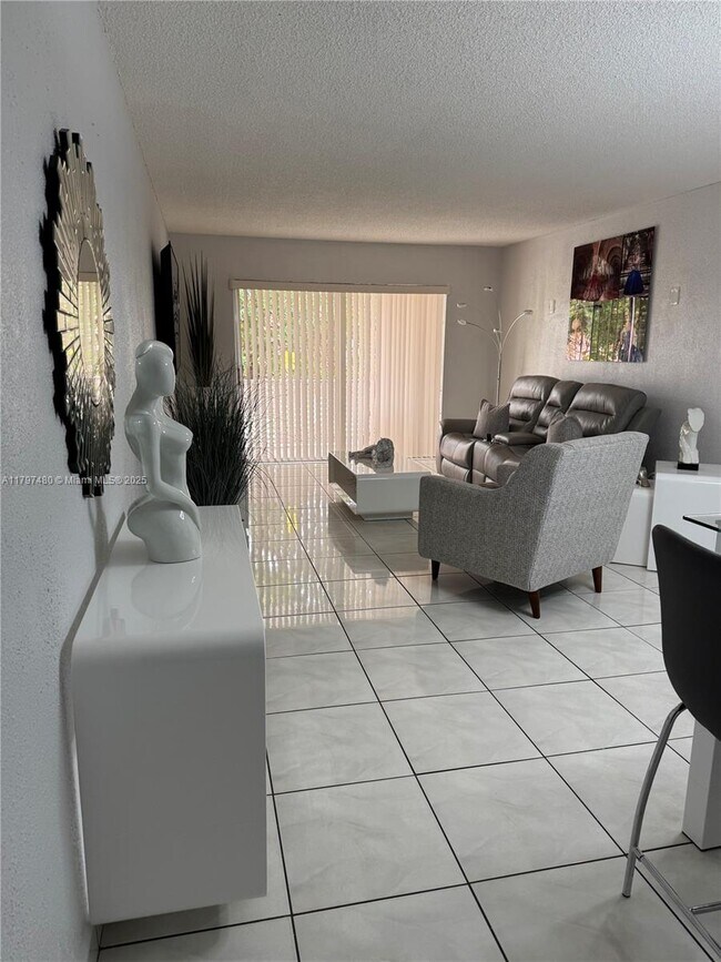 Foto del edificio - 1480 W 46th St