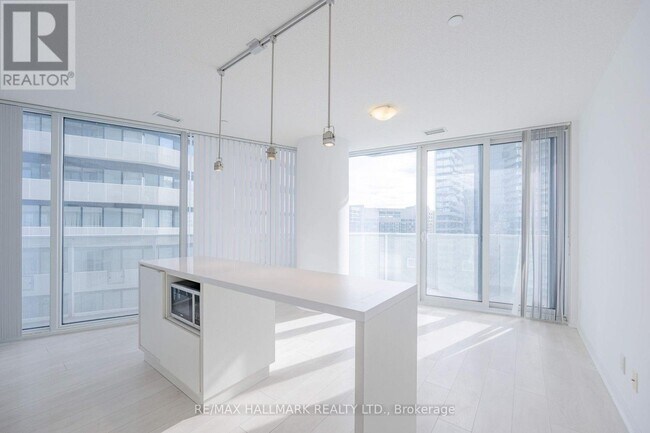 Building Photo - 100 Harbour St