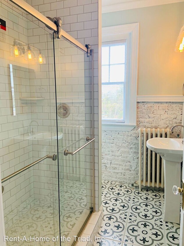 Primary Photo - 1 br, 1 bath House - 904 West Market Stree...