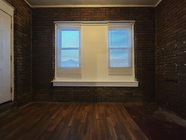 Enclosed Balcony - 4858 N Broad St