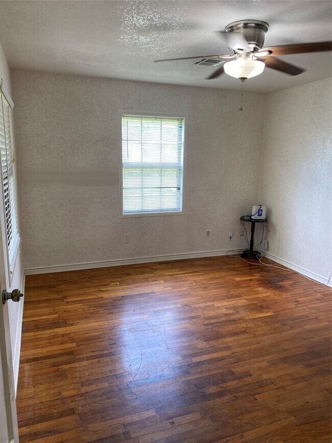 Building Photo - 1802 N Avenue Q