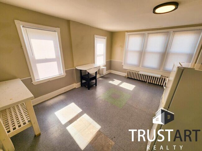 Building Photo - 2 bedroom apartment in East Falls