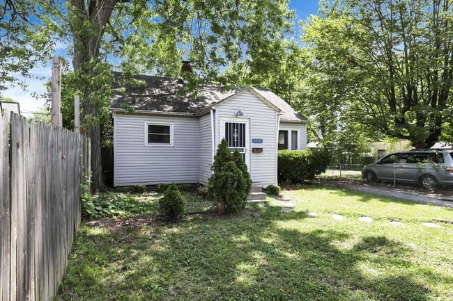 Building Photo - 2940 Hiawatha St