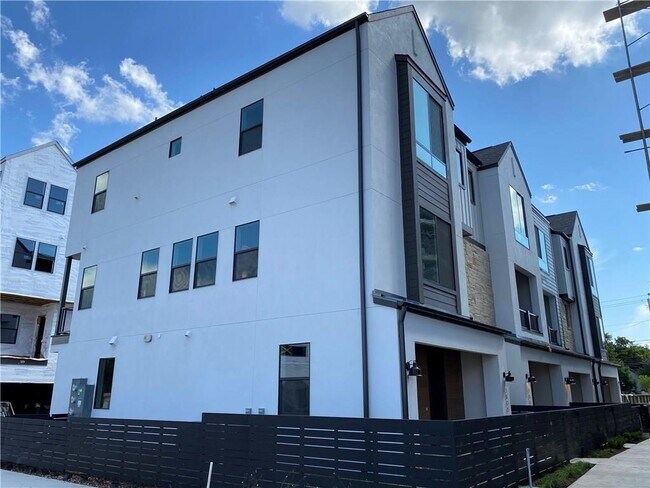 Building Photo - 3903 Vantage Dr