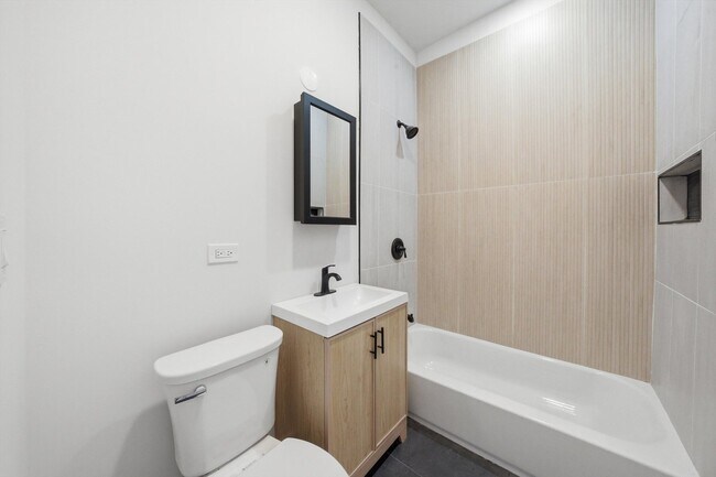 Foto del edificio - 2145 W 18th Pl