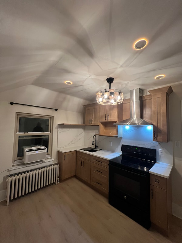 Building Photo - 126 Simpson St