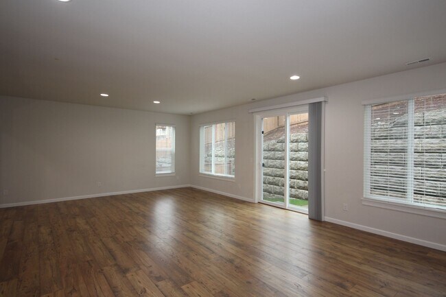 Building Photo - Gorgeous Maple Valley Home!