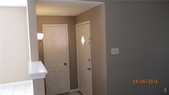 Foto del edificio - 13223 Kit Ln