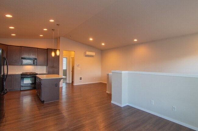 Foto del edificio - Kendall Yards, 2 Bedroom Townhouse, Over-s...